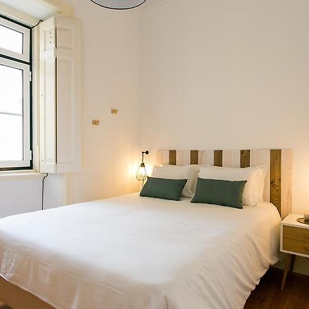 Lovelystay - Cozy 3Bdr Apartment In Estrela Lisbon Exterior photo