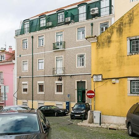 Lovelystay - Cozy 3Bdr Apartment In Estrela Lisbon Exterior photo