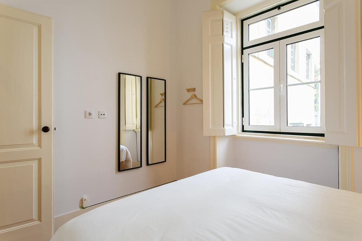 Lovelystay - Cozy 3Bdr Apartment In Estrela Lisbon Exterior photo