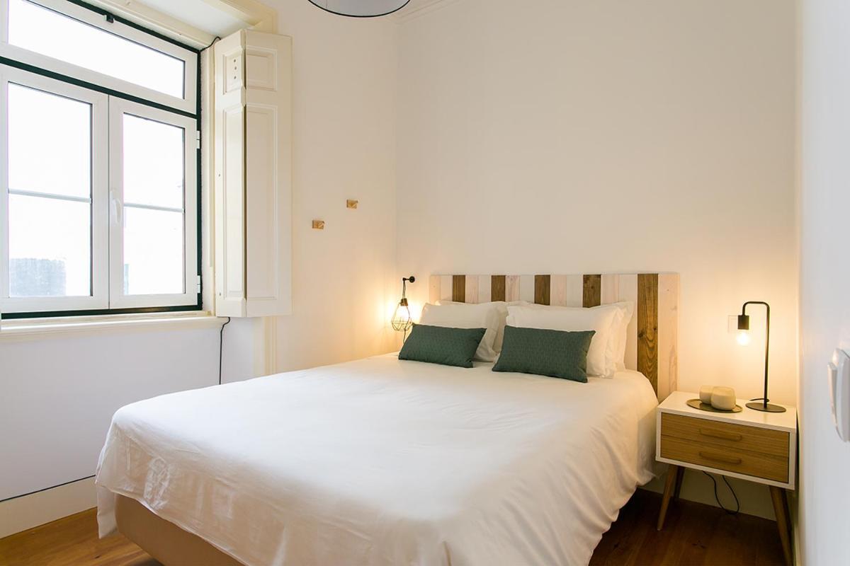 Lovelystay - Cozy 3Bdr Apartment In Estrela Lisbon Exterior photo
