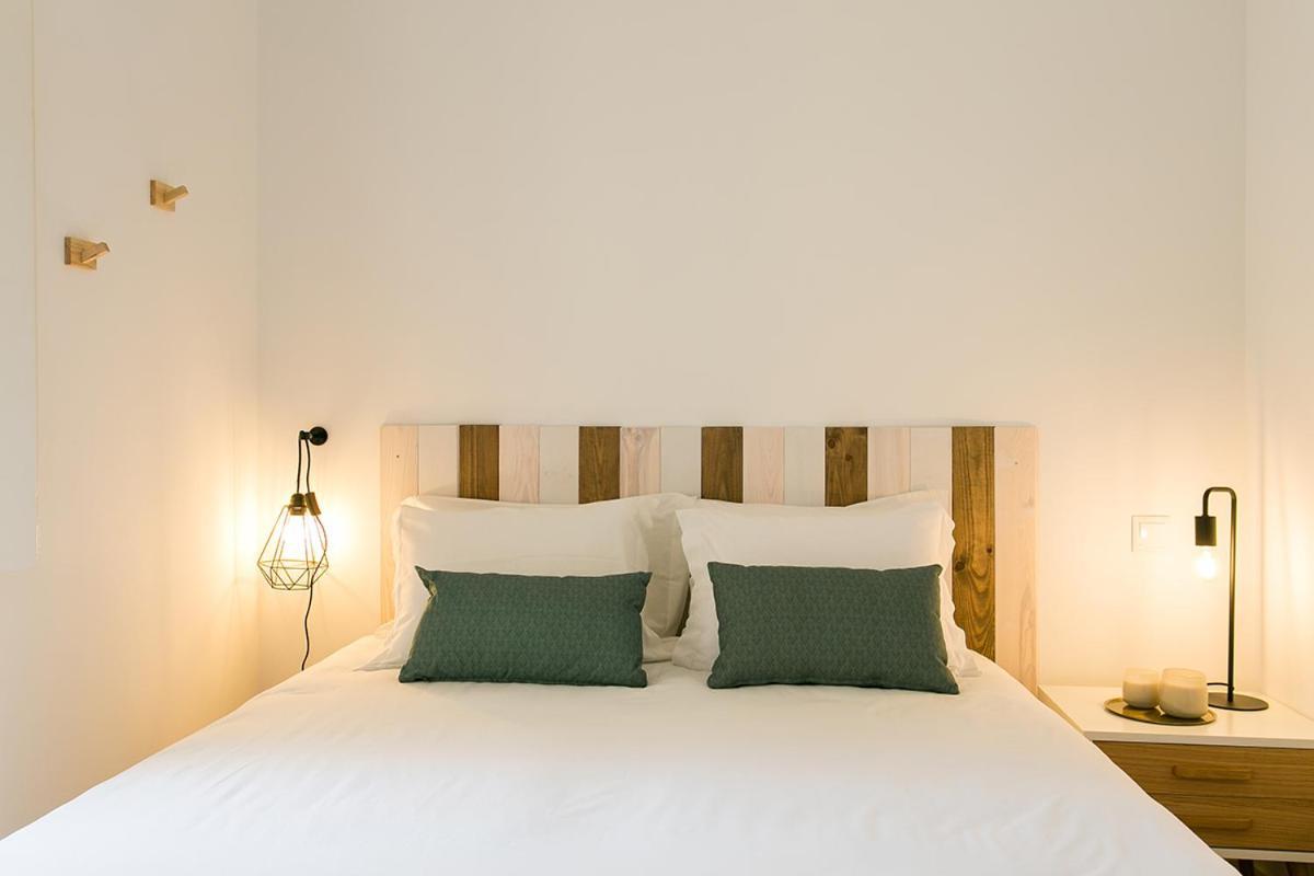 Lovelystay - Cozy 3Bdr Apartment In Estrela Lisbon Exterior photo